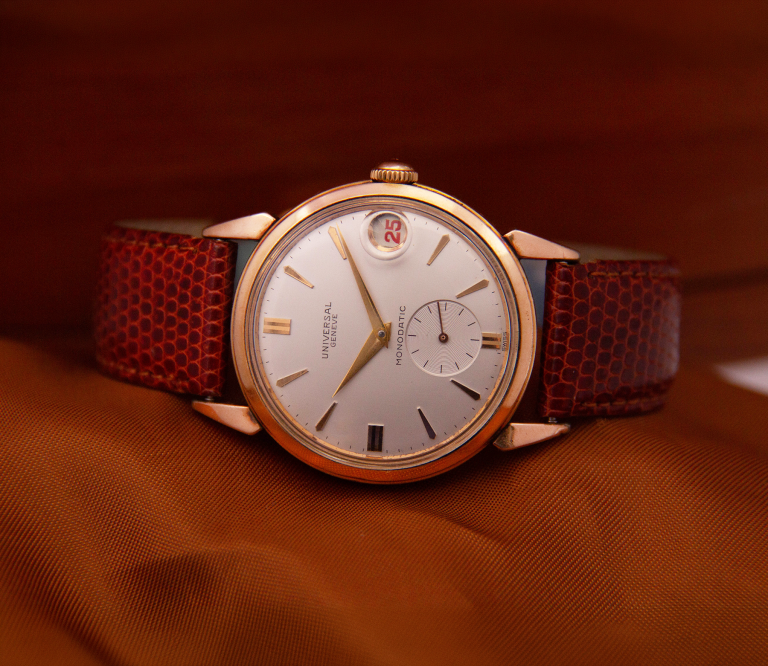 Universal Genève Monodatic NOS condition — montre de luxe d'occasion