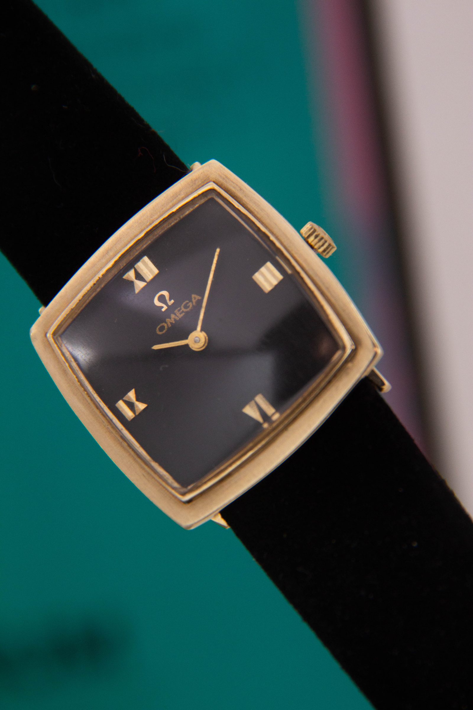 Omega Cushion Art Deco d'occasion — Heure Miroir
