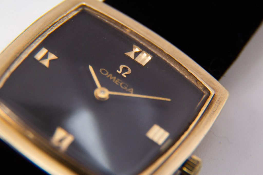 Omega Cushion Art Deco — photo 4