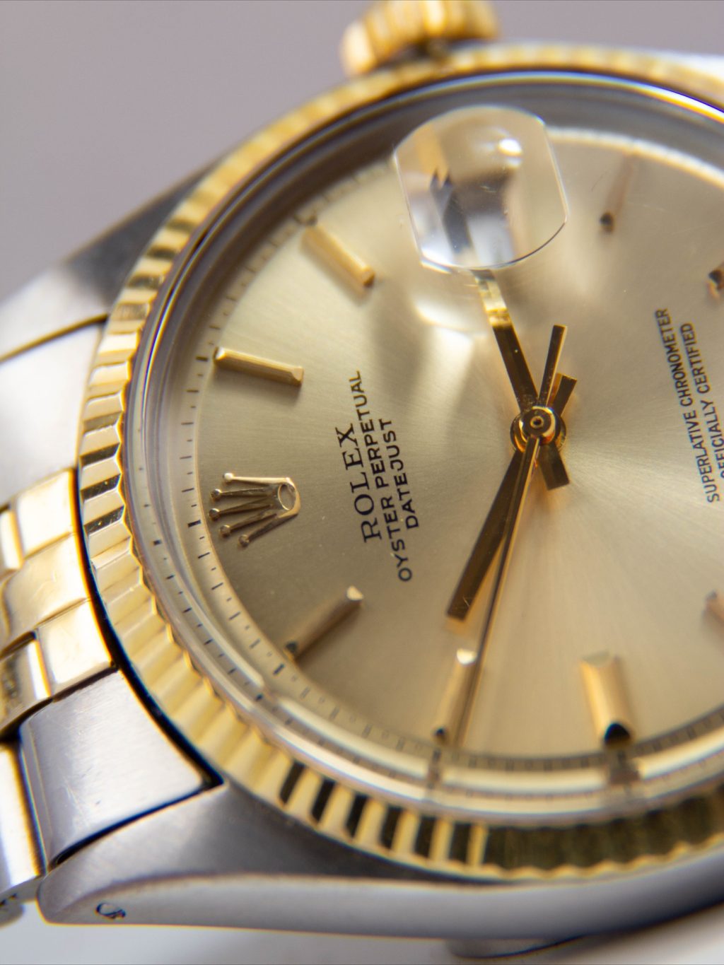 Instagram post from heure.miroir.watches. This post is in position 2.