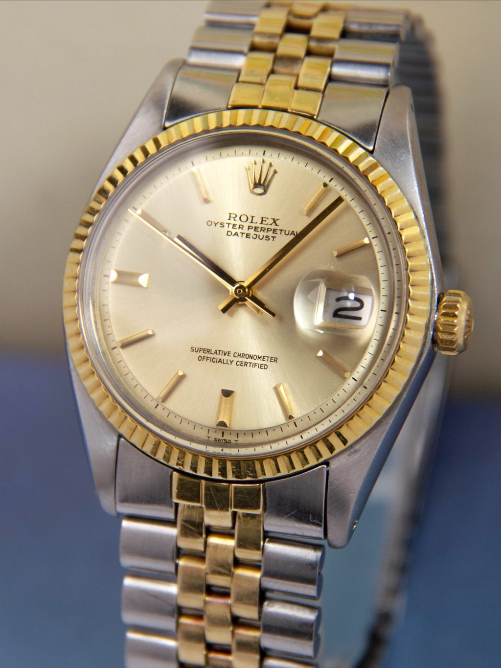 Instagram post from heure.miroir.watches. This post is in position 0.